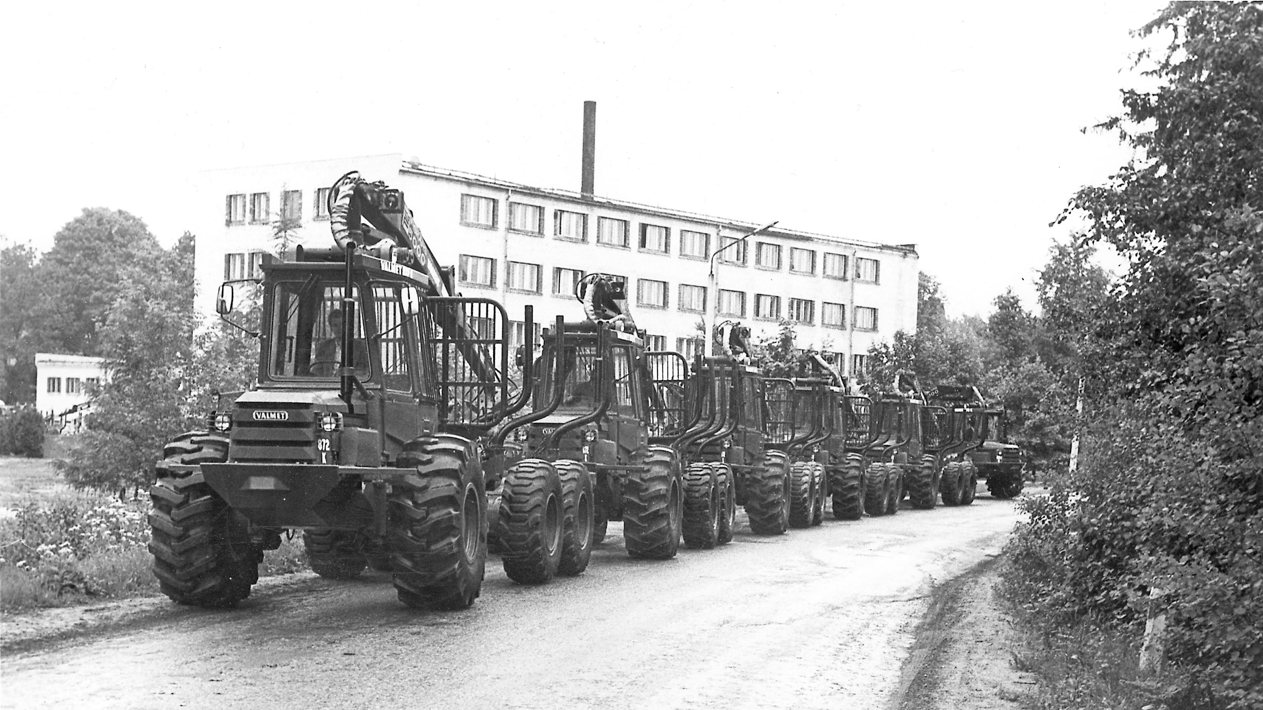 Valmet 872 K rivistö valmiina kuljetettavaksi asiakkaille