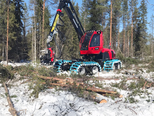 Komatsu 901XC -hakkuukone varustettuna 11m puomilla ja C93 hakkuupäällä; Komatsun uutuus erityisesti harvennuksille sekä pehmeille maille