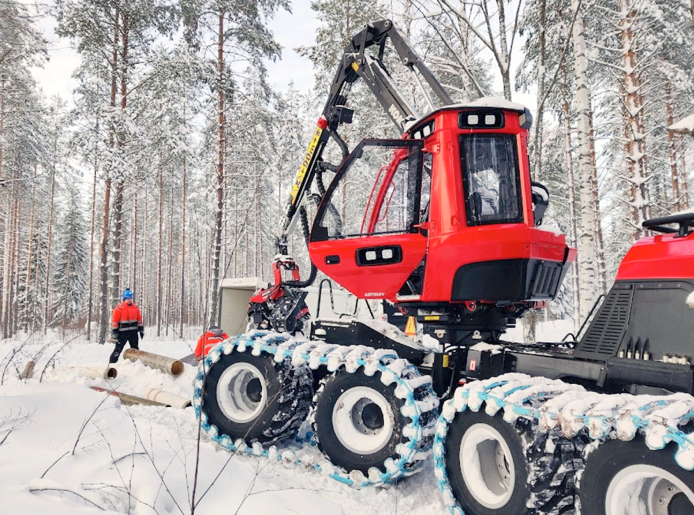 Osana koulutusta hakkuukoneelle tehtiin taitepistekalibrointi useamman putken menetelmällä