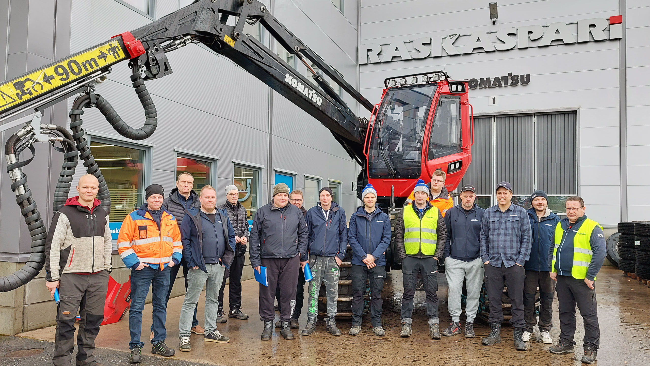 Komatsu Forest Oy järjesti Suomen metsäkoneasentajille teknistä koulutusta Raskaspari Oy:n toimitiloissa Mikkelissä