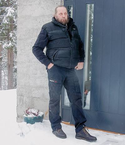 Mökki rakentuu hyvää vauhtia, osaamista on.