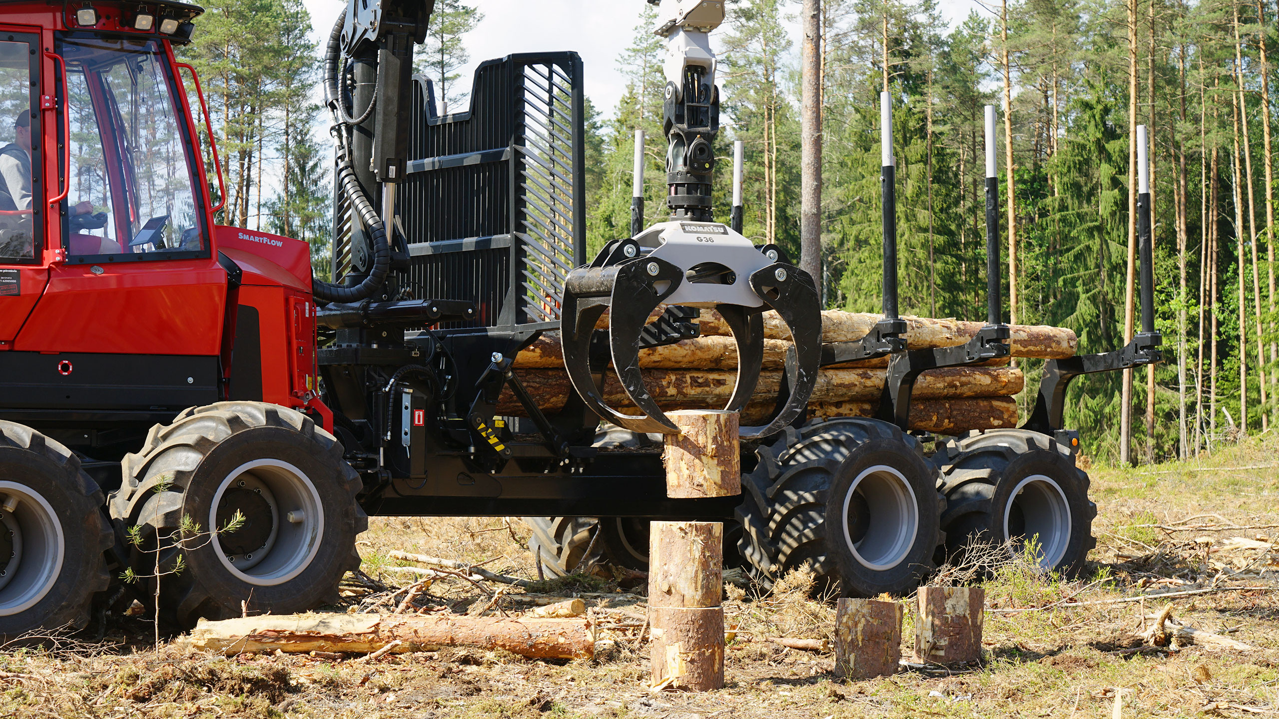 Latviassa järjestettiin ensimmäiset koneenkuljettajien taitokilpailut