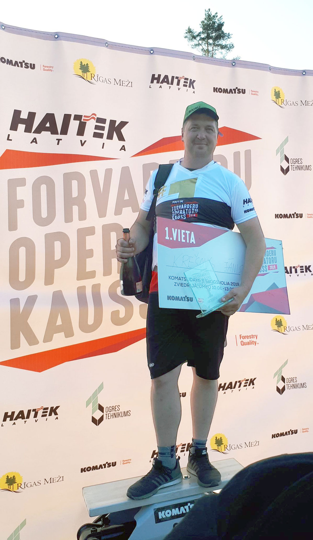 Koneenkuljettajien taitokilpailun voittaja Jānis Krešovs