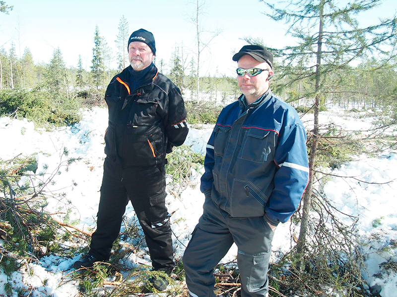 Markku Varajärvi ja Ptri Lääkkölä odottavat koeajovuoroaan