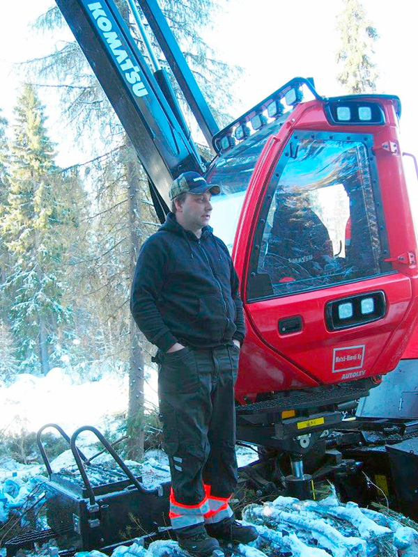 Markus Rimali näytti hakkuun mallia tuoreella Komatsu 931:llään