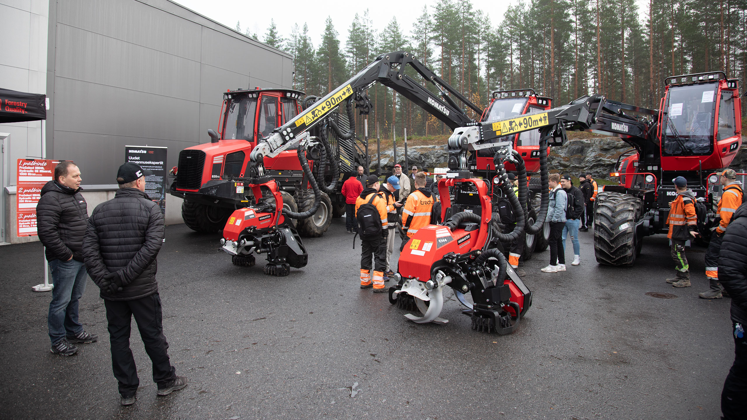 Right on Track -kiertueen viimeinen paikka, Pirkkalan palvelukeskus, keräsi suuren joukon yrittäjiä, metsäalan ammattilaisia ja muita asiasta kiinnostuneita