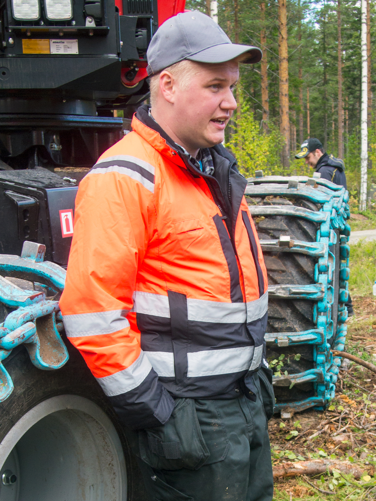 Metsäpalvelu Hiekkala Oy:n kuljettaja Henri Mäkisalo sai vastata moniin arjen käytäntöjä koskeneeseen kysymykseen