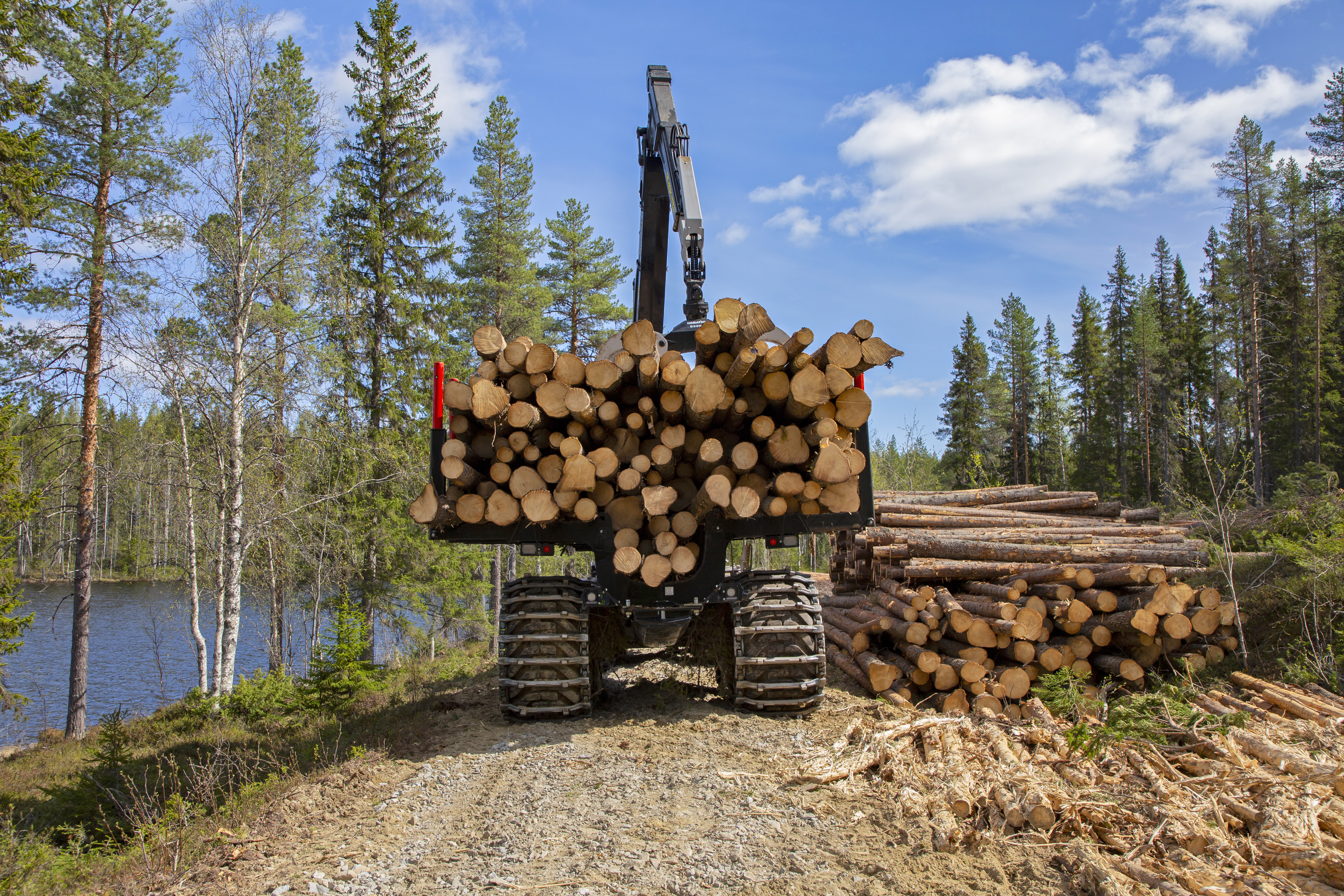 Komatsu 895 load space